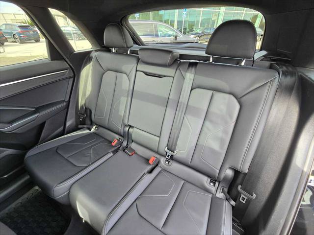 Used 2025 Audi Q3 2.0T Premium w/ Convenience Package AWD/4WD image 17