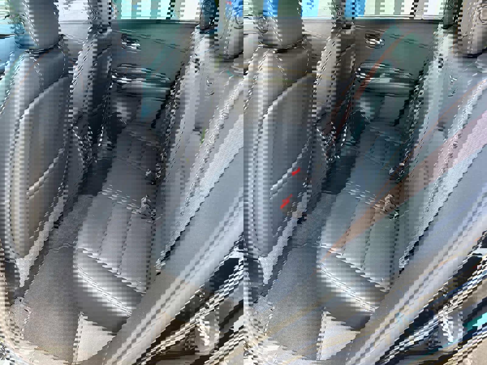 Used 2023 Cadillac XT4 Sport FWD image 15