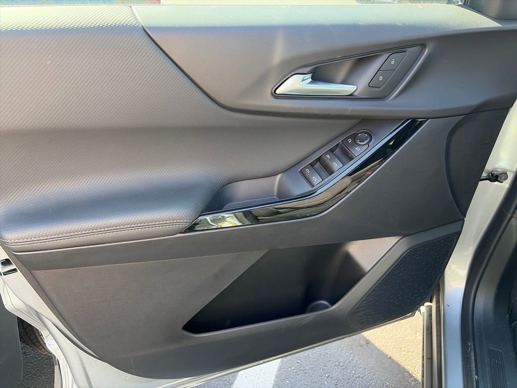 New 2026 Chevrolet Equinox LT w/ Safety and Technology Package FWD image 15