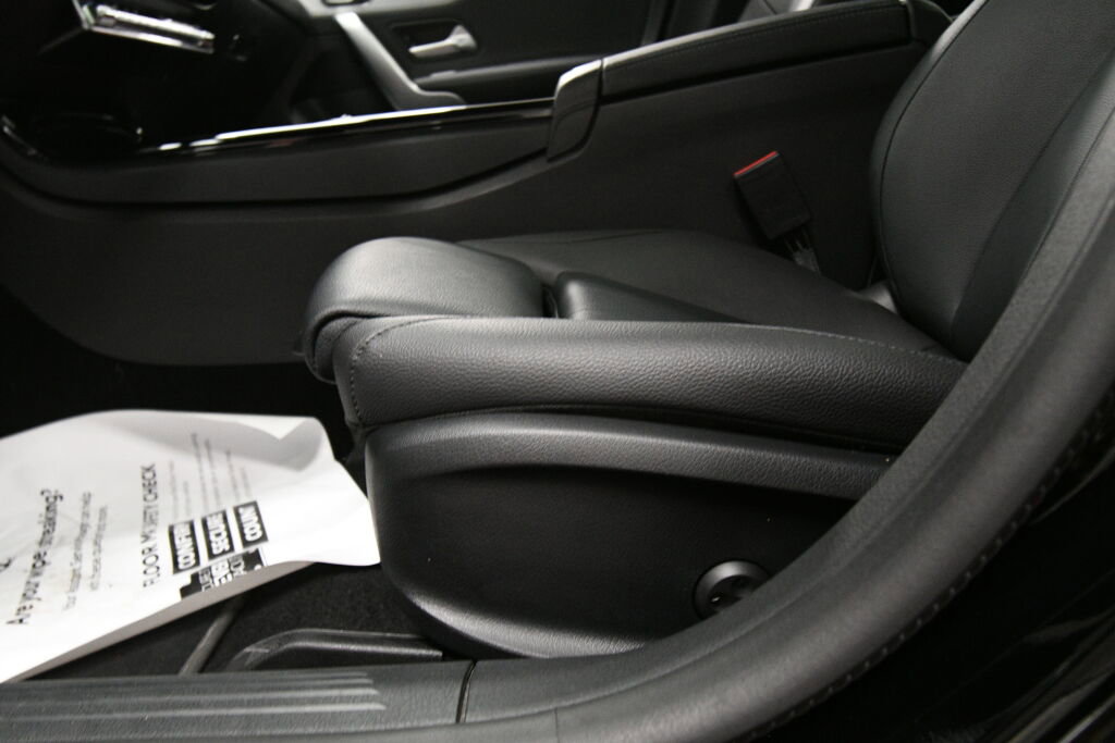 Used 2025 Mercedes-Benz CLA 250 4MATIC image 11