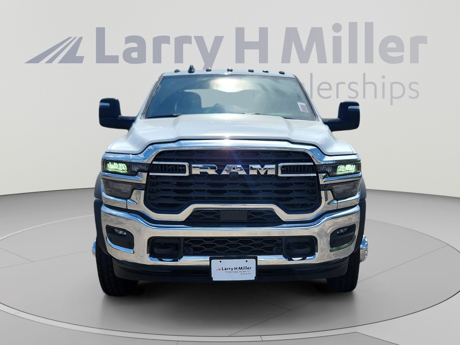 New 2025 RAM 5500 Tradesman AWD/4WD image 9