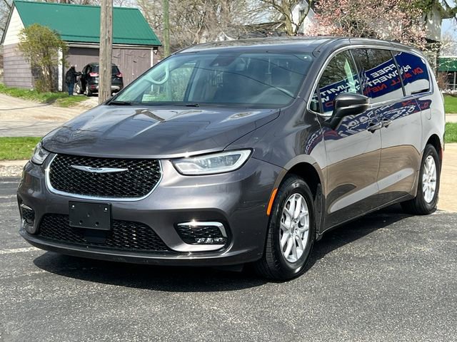 Used 2023 Chrysler Pacifica Touring-L FWD image 45