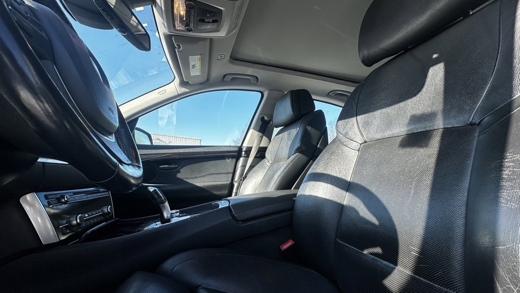 Used 2012 BMW 550i Gran Turismo xDrive image 6