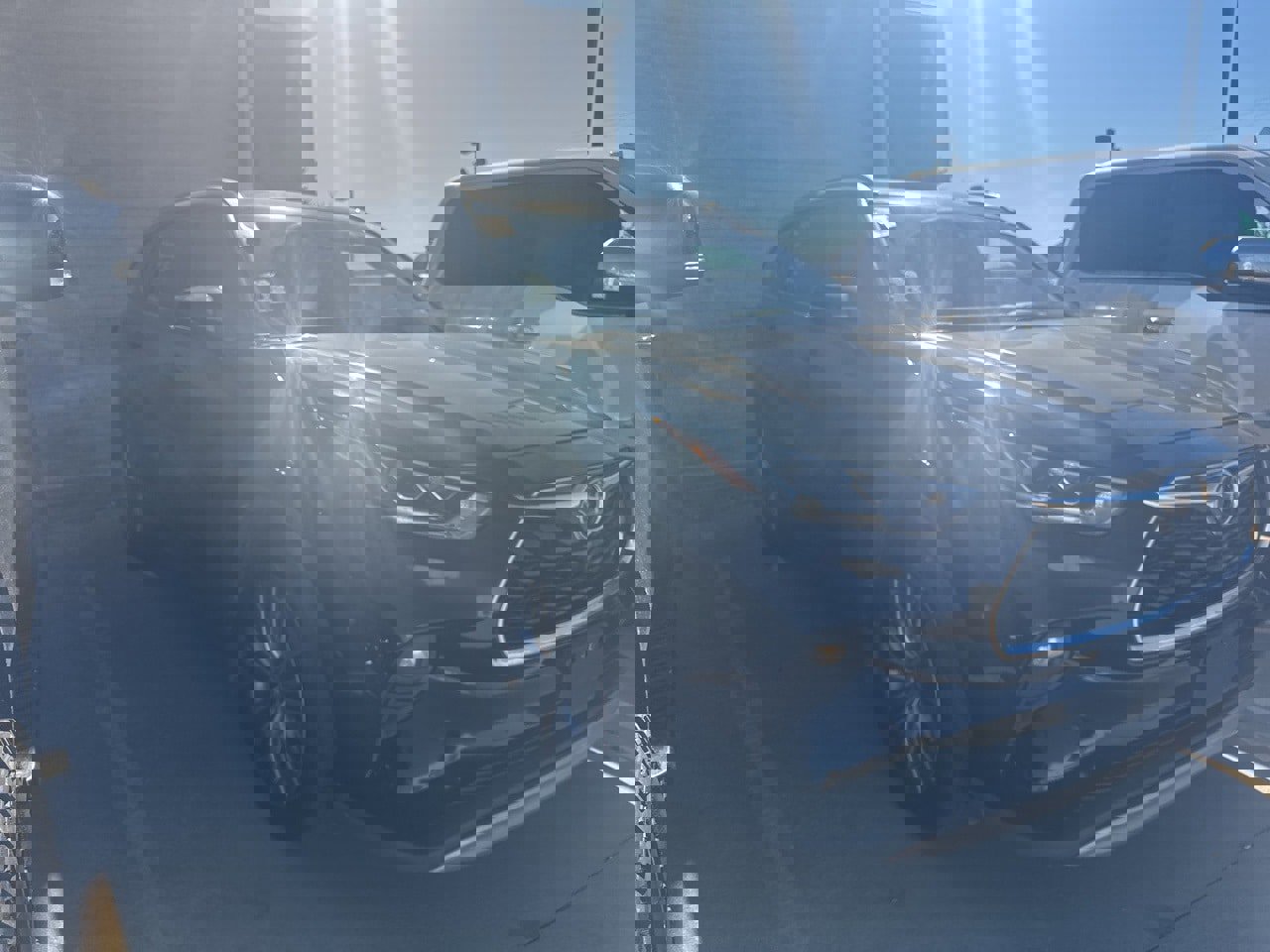 Used 2020 Toyota Highlander Platinum image 3