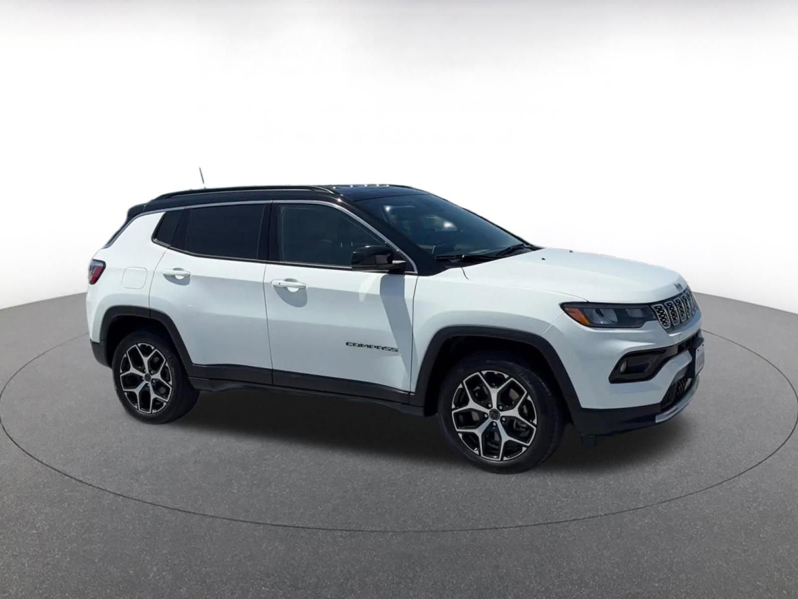 Used 2025 Jeep Compass Limited AWD/4WD image 2