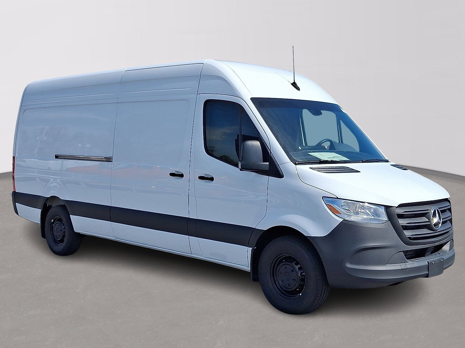 Used 2024 Mercedes-Benz Sprinter 2500 image 3