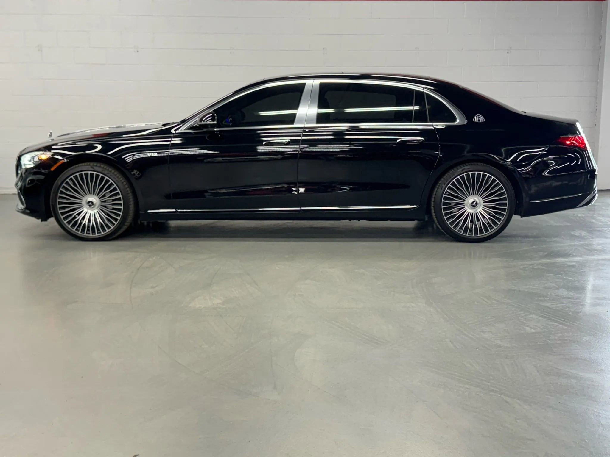 Used 2023 Mercedes-Benz Maybach S 680 S 680 4MATIC Sedan 4D w/ Manufaktur Leather Package image 5