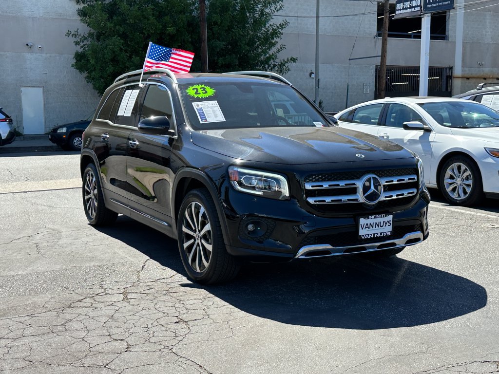 Used 2023 Mercedes-Benz GLB 250 4MATIC w/ Premium Package image 10