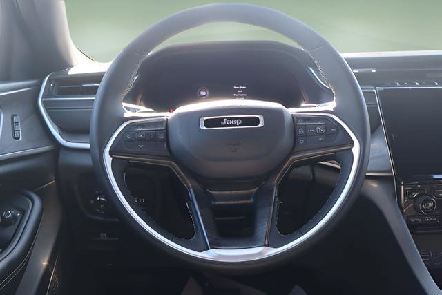 Used 2024 Jeep Grand Cherokee Limited AWD/4WD image 25