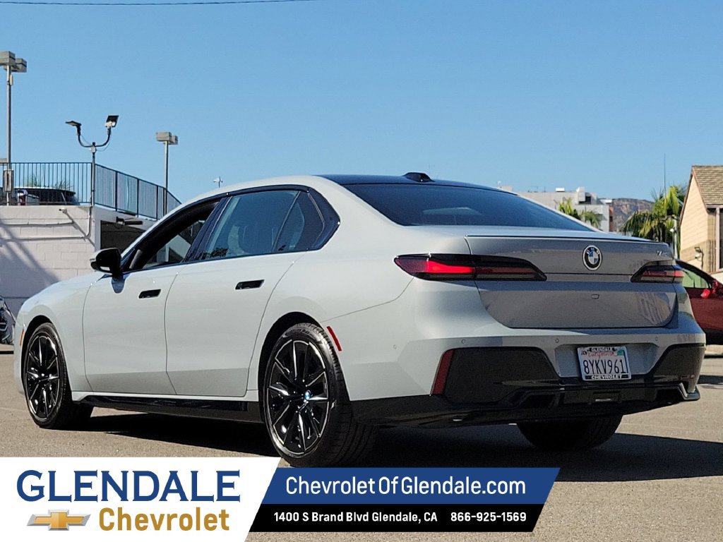 Used 2023 BMW 740i w/ Parking Assistance Package RWD image 5
