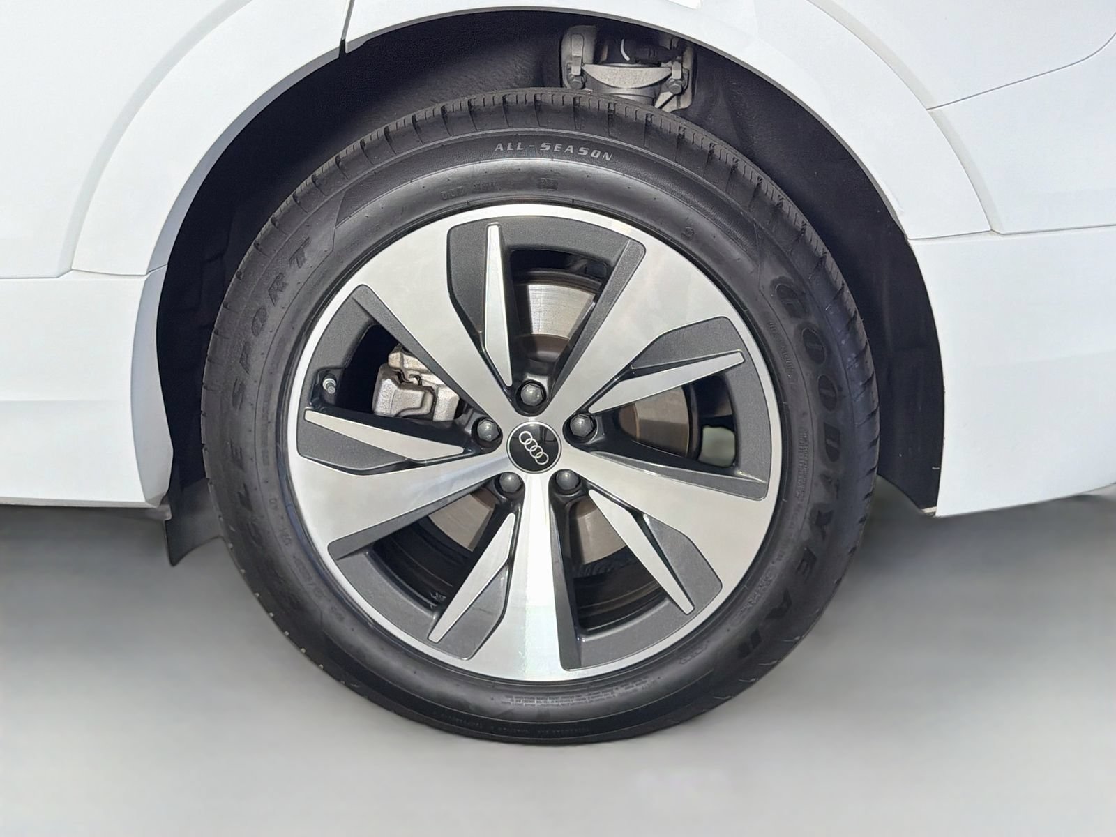 Certified 2024 Audi Q8 e-tron Premium AWD/4WD image 32