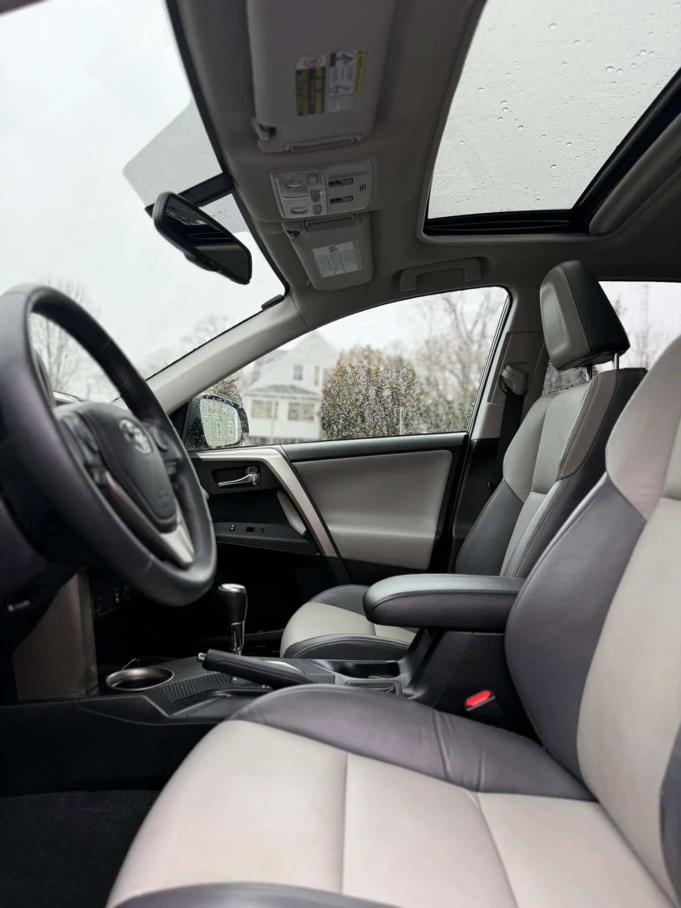 Used 2015 Toyota RAV4 Limited image 19