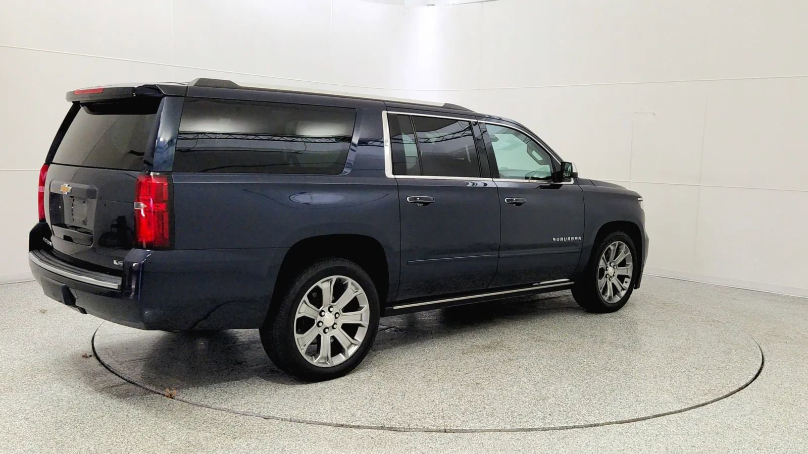 Used 2018 Chevrolet Suburban Premier image 7