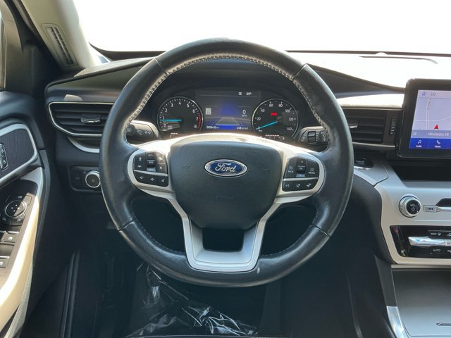 Used 2022 Ford Explorer XLT w/ Equipment Group 202A AWD/4WD image 13