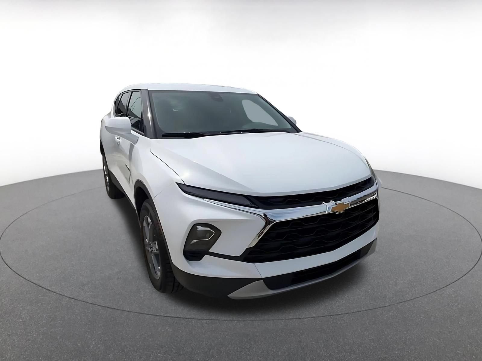 Used 2025 Chevrolet Blazer LT FWD image 3
