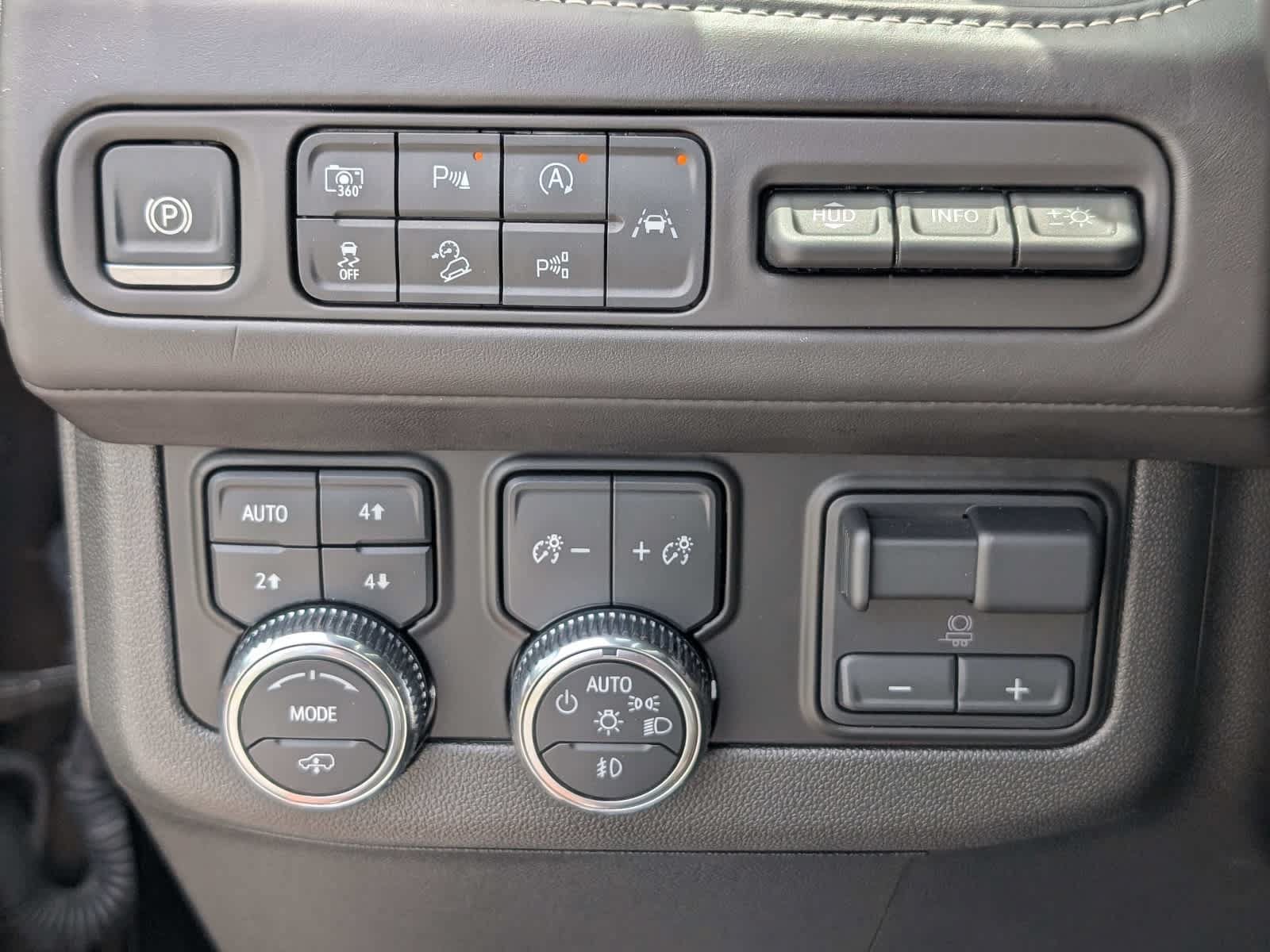 Certified 2024 GMC Yukon Denali Ultimate AWD/4WD image 26