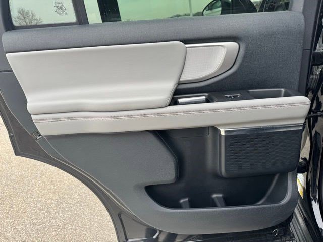 Used 2025 Ford Expedition Active image 25