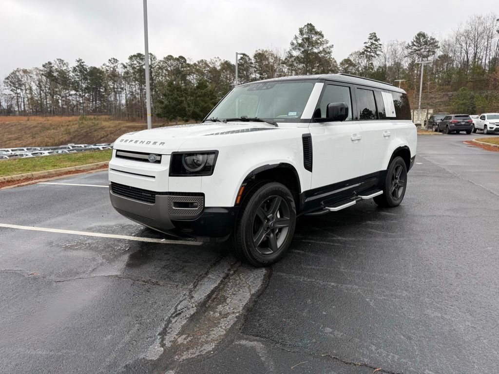 Used 2023 Land Rover Defender 130 X-Dynamic SE image 3