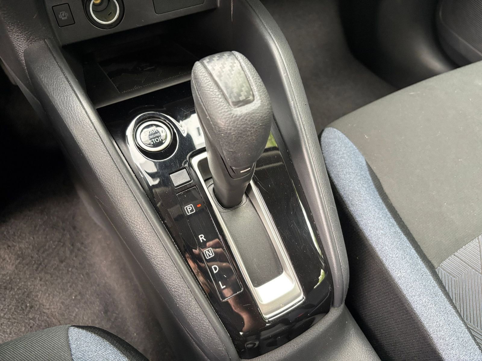 Used 2025 Nissan Versa SV FWD image 39