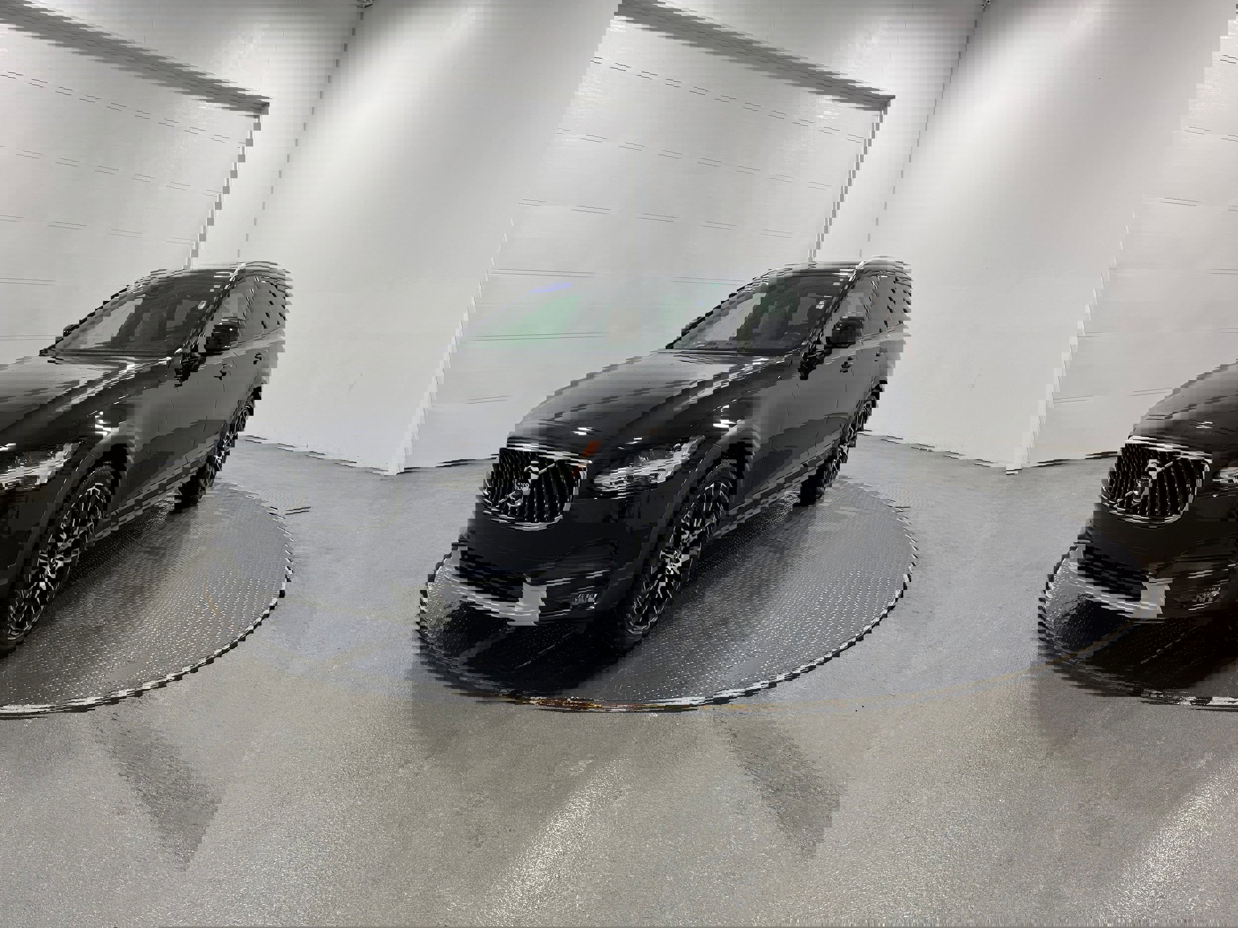 Used 2018 Volvo V90 T6 Cross Country w/ Convenience Package image 23