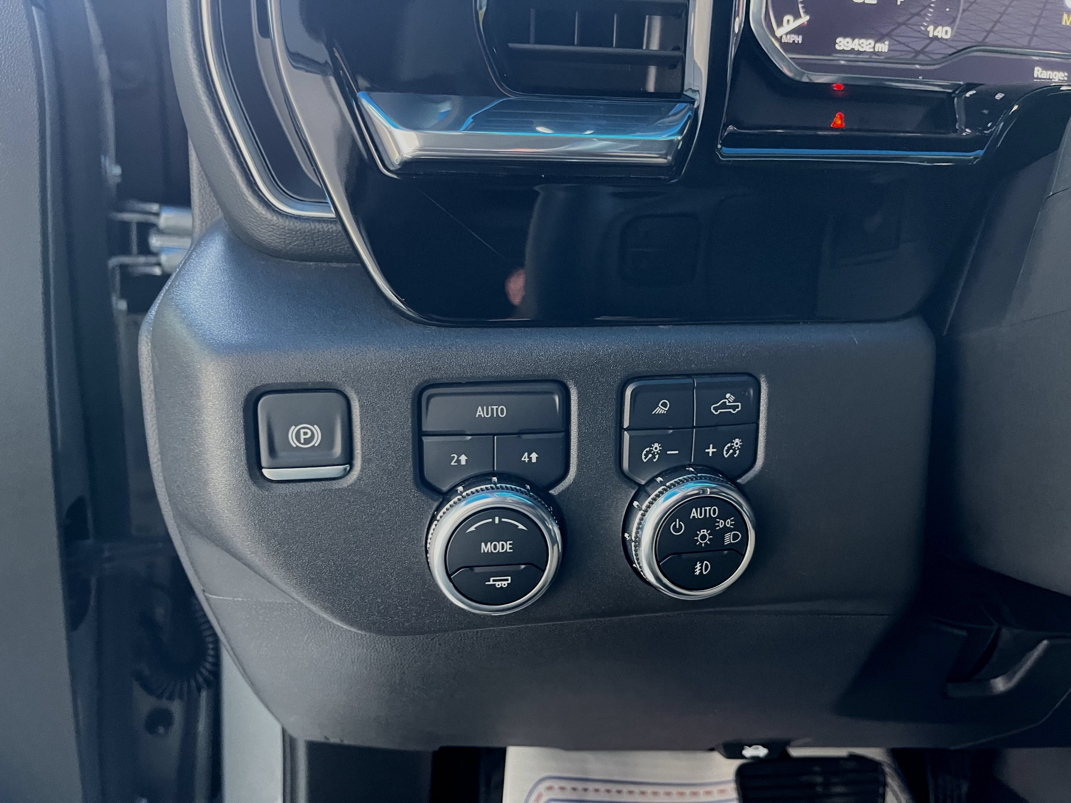 Used 2025 GMC Sierra 1500 SLT AWD/4WD image 12