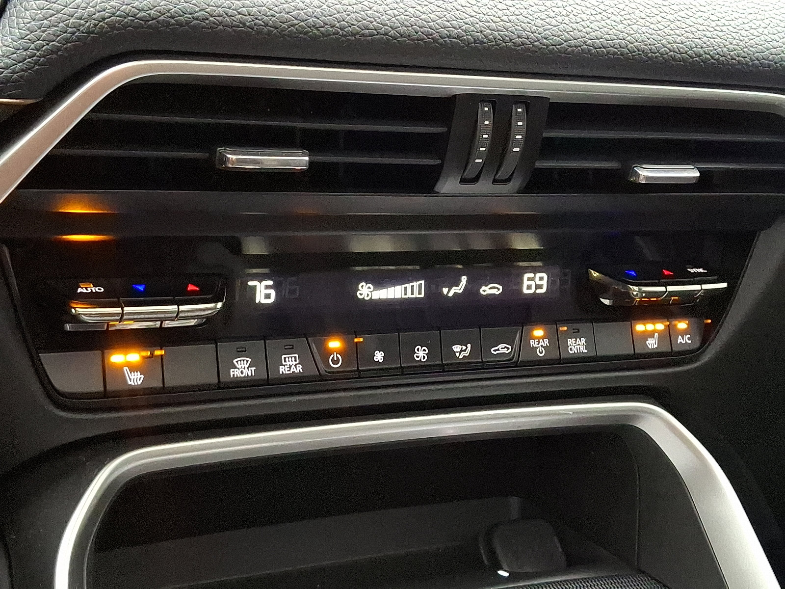 Certified 2024 MAZDA CX-90 Plug-In Hybrid w/ Premium Pkg image 18