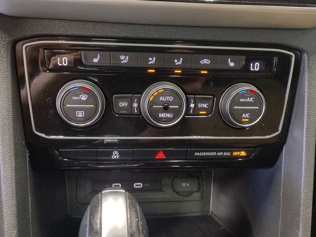 Certified 2022 Volkswagen Atlas Cross Sport SE w/ Panoramic Sunroof Package image 28