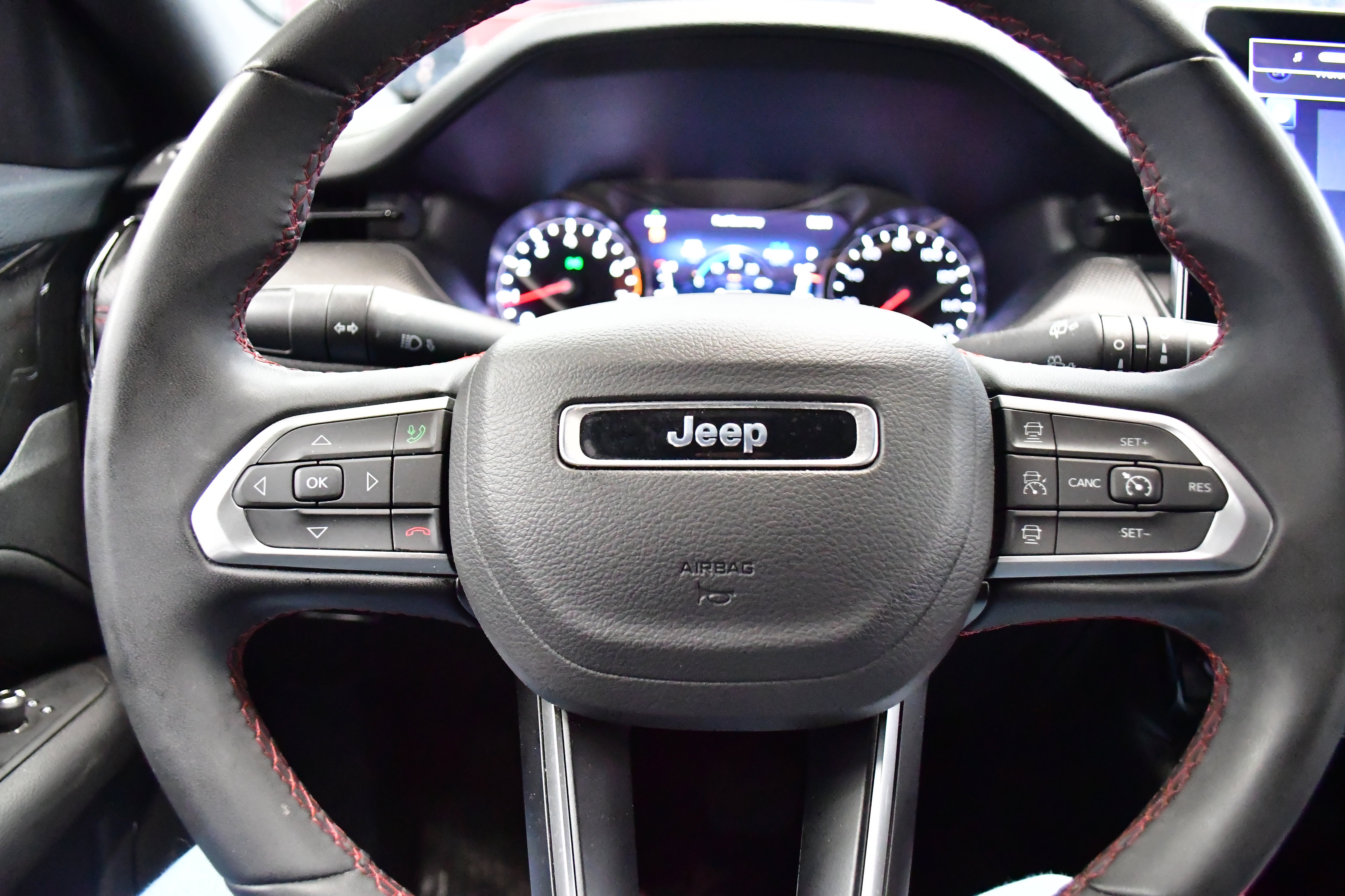 Used 2025 Jeep Compass Trailhawk AWD/4WD image 18