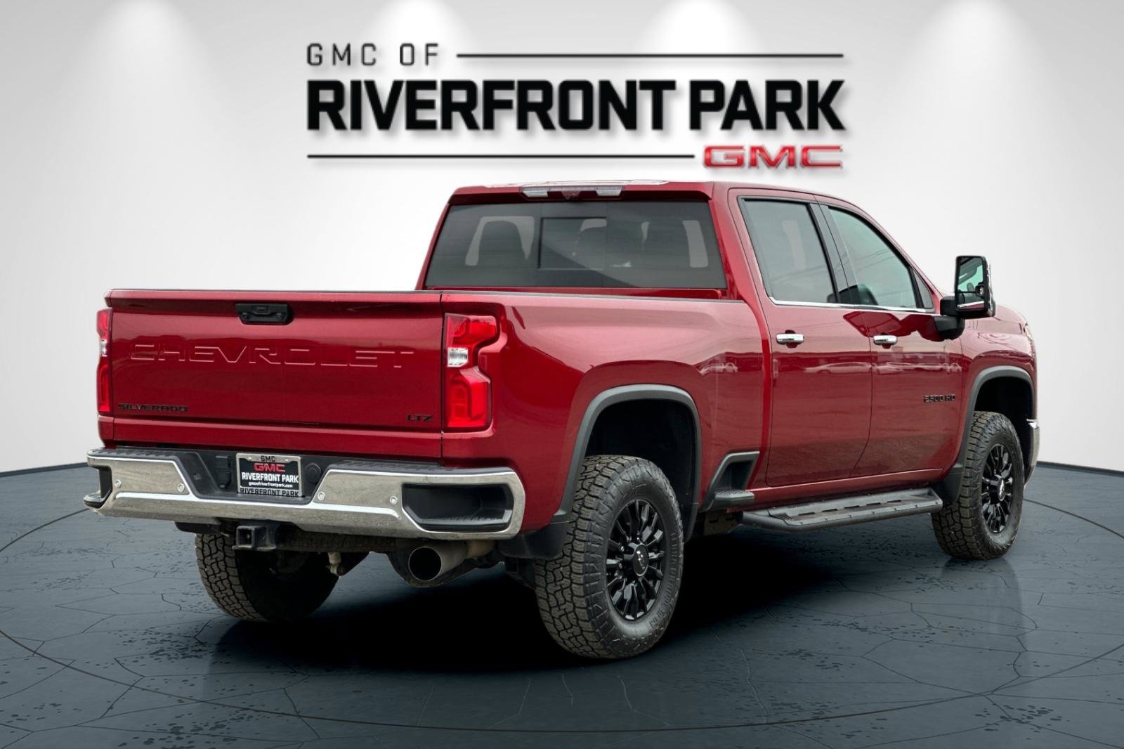 Used 2024 Chevrolet Silverado 2500 LTZ w/ LTZ Premium Package image 3