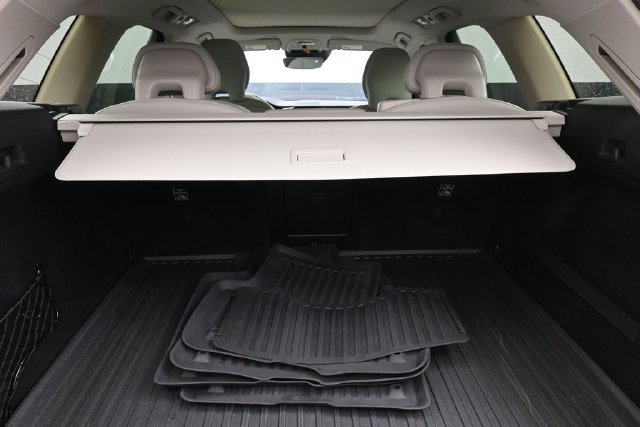 Used 2019 Volvo XC60 T5 Momentum w/ Multimedia Package FWD image 30