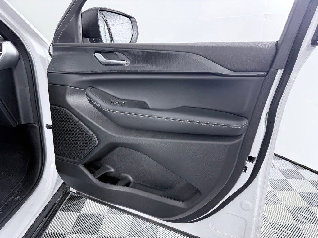 Used 2025 Jeep Grand Cherokee Laredo X w/ Luxury Tech Group I image 10