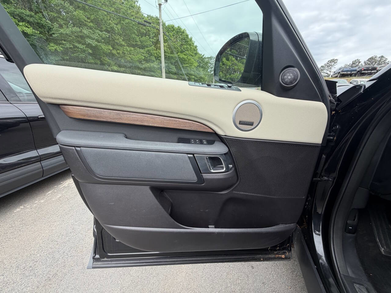 Used 2018 Land Rover Discovery HSE AWD/4WD image 11