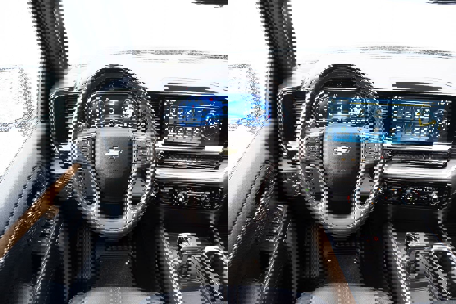 Used 2024 Chevrolet Silverado 1500 High Country w/ Technology Package image 2