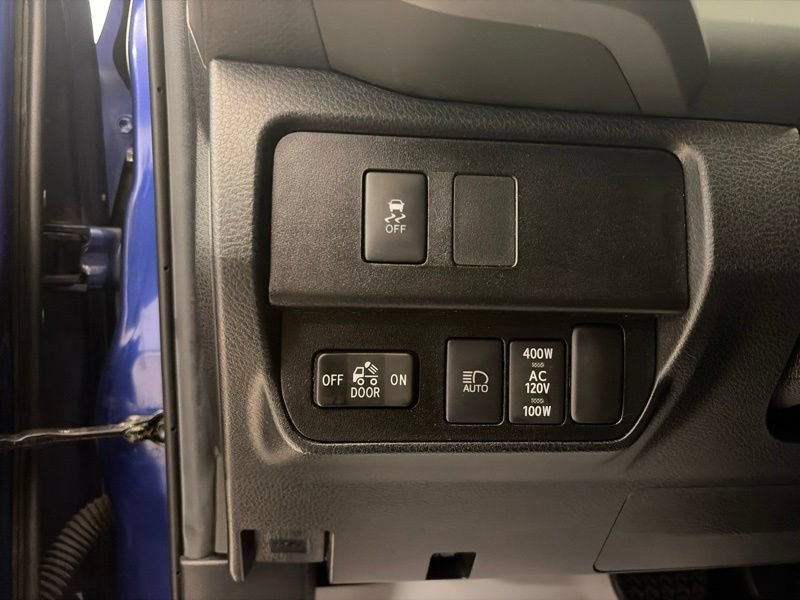 Used 2022 Toyota Tacoma TRD Off-Road w/ Technology Package AWD/4WD image 19