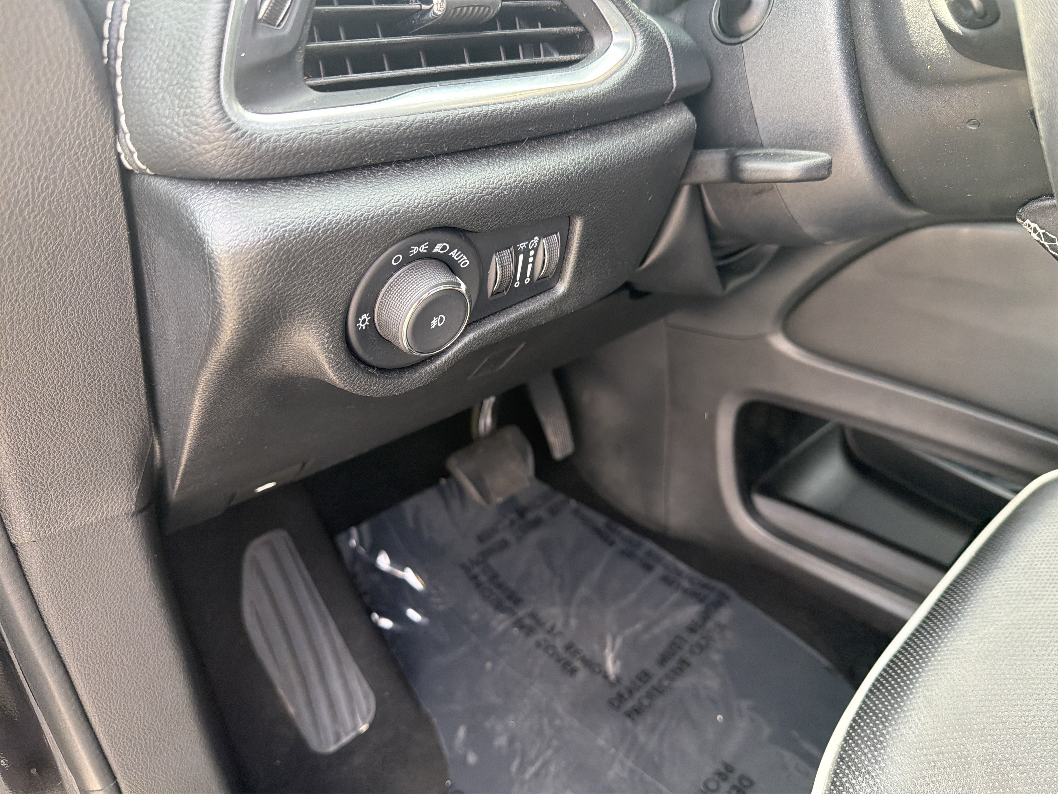 Used 2025 Chrysler Pacifica Limited FWD image 31