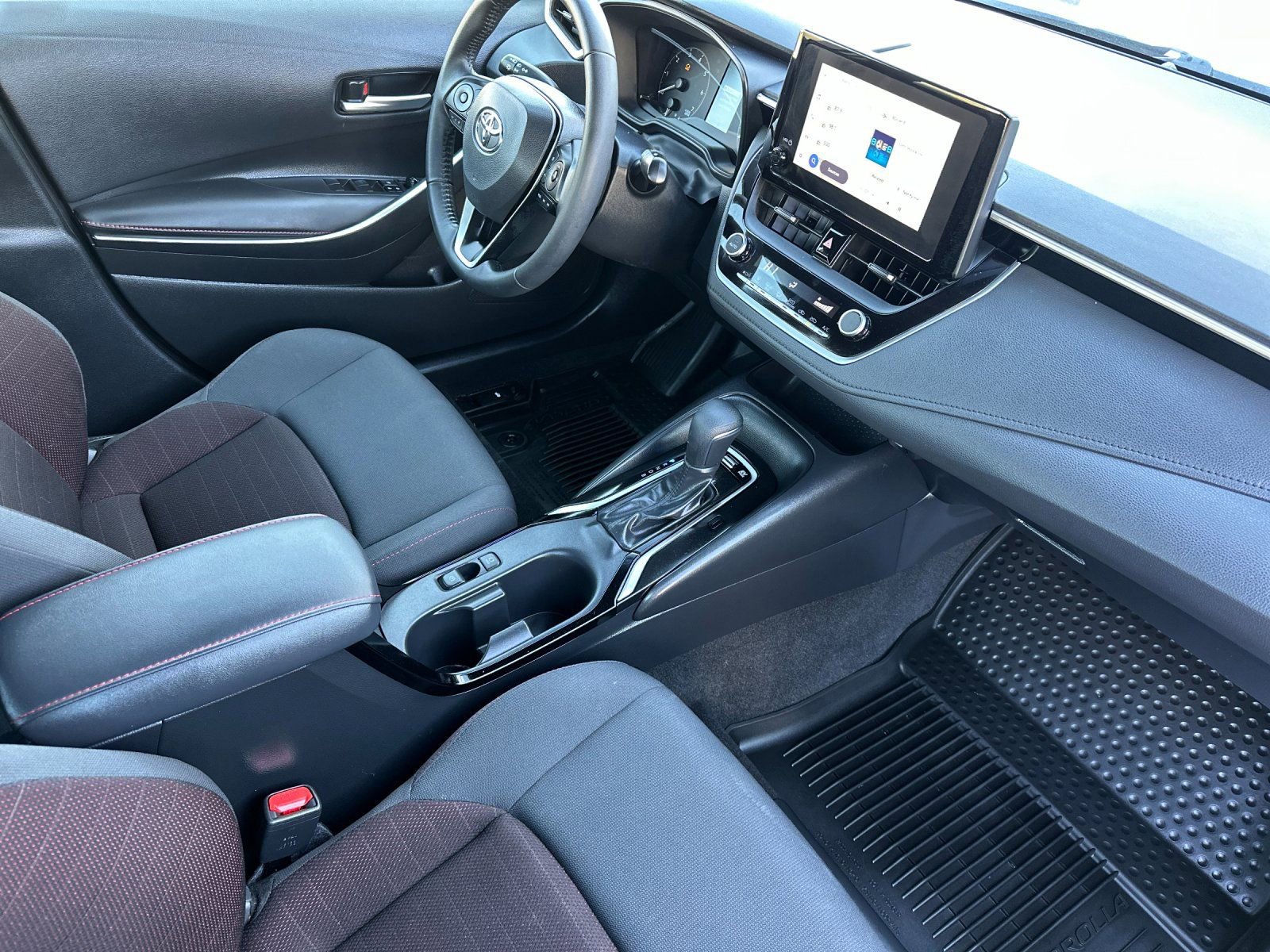 Used 2025 Toyota Corolla SE FWD image 16