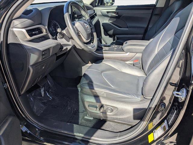 Used 2022 Toyota Highlander XLE image 10
