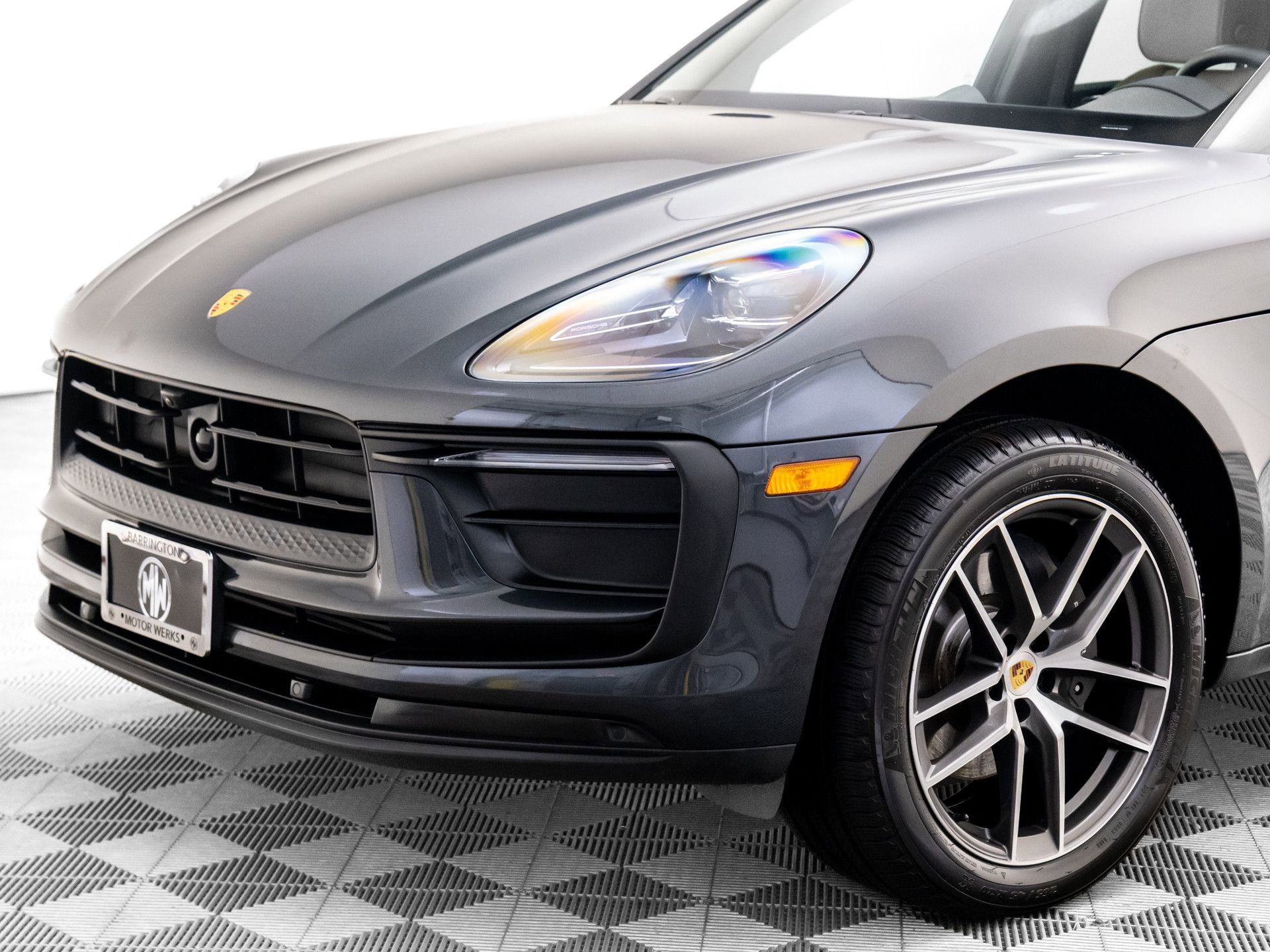 Certified 2025 Porsche Macan image 37