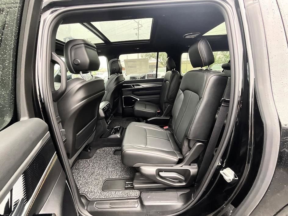 New 2026 Jeep Grand Wagoneer L 4WD image 28