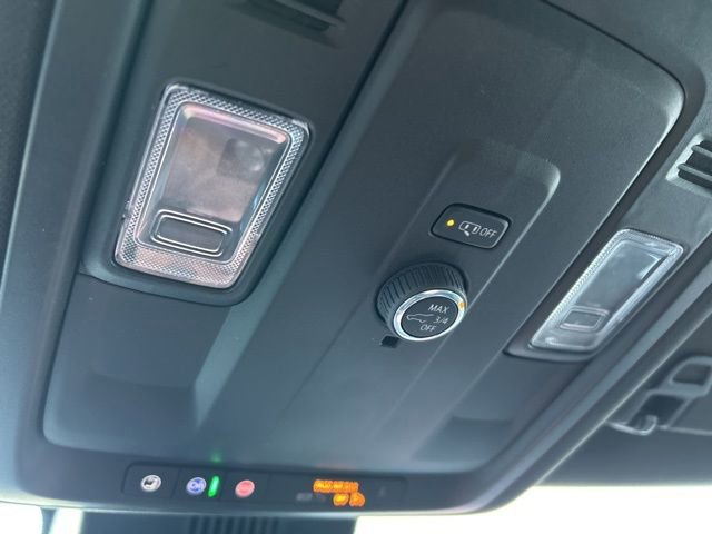 Used 2025 Chevrolet Suburban LT image 21