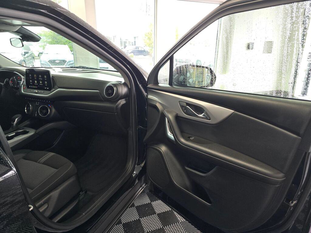 Used 2025 Chevrolet Blazer LT image 42