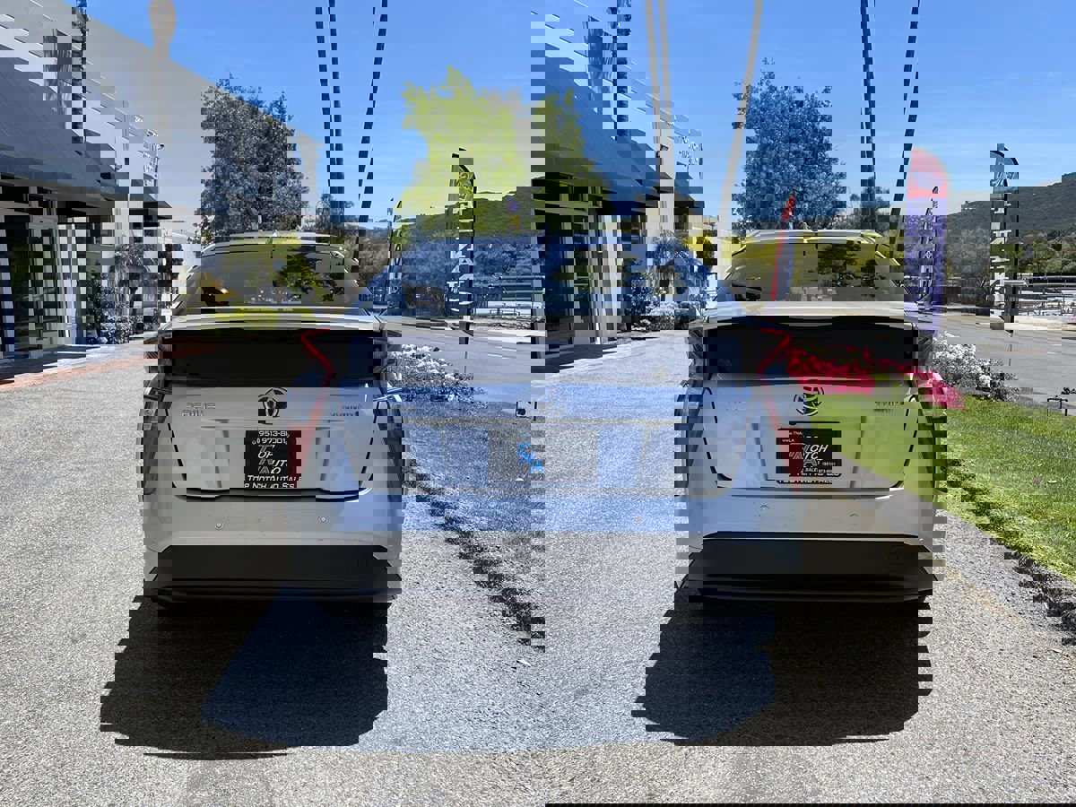 Used 2018 Toyota Prius Three image 6