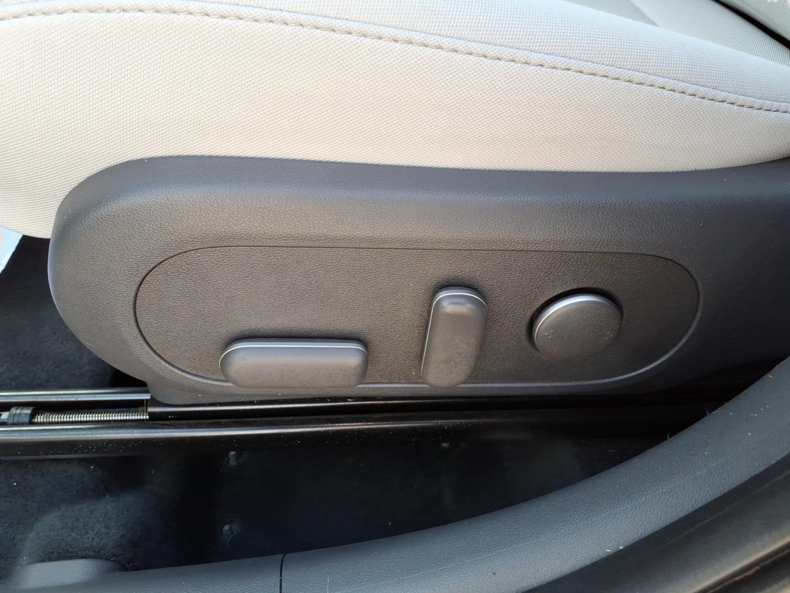 Used 2025 Hyundai Kona SEL AWD/4WD image 16