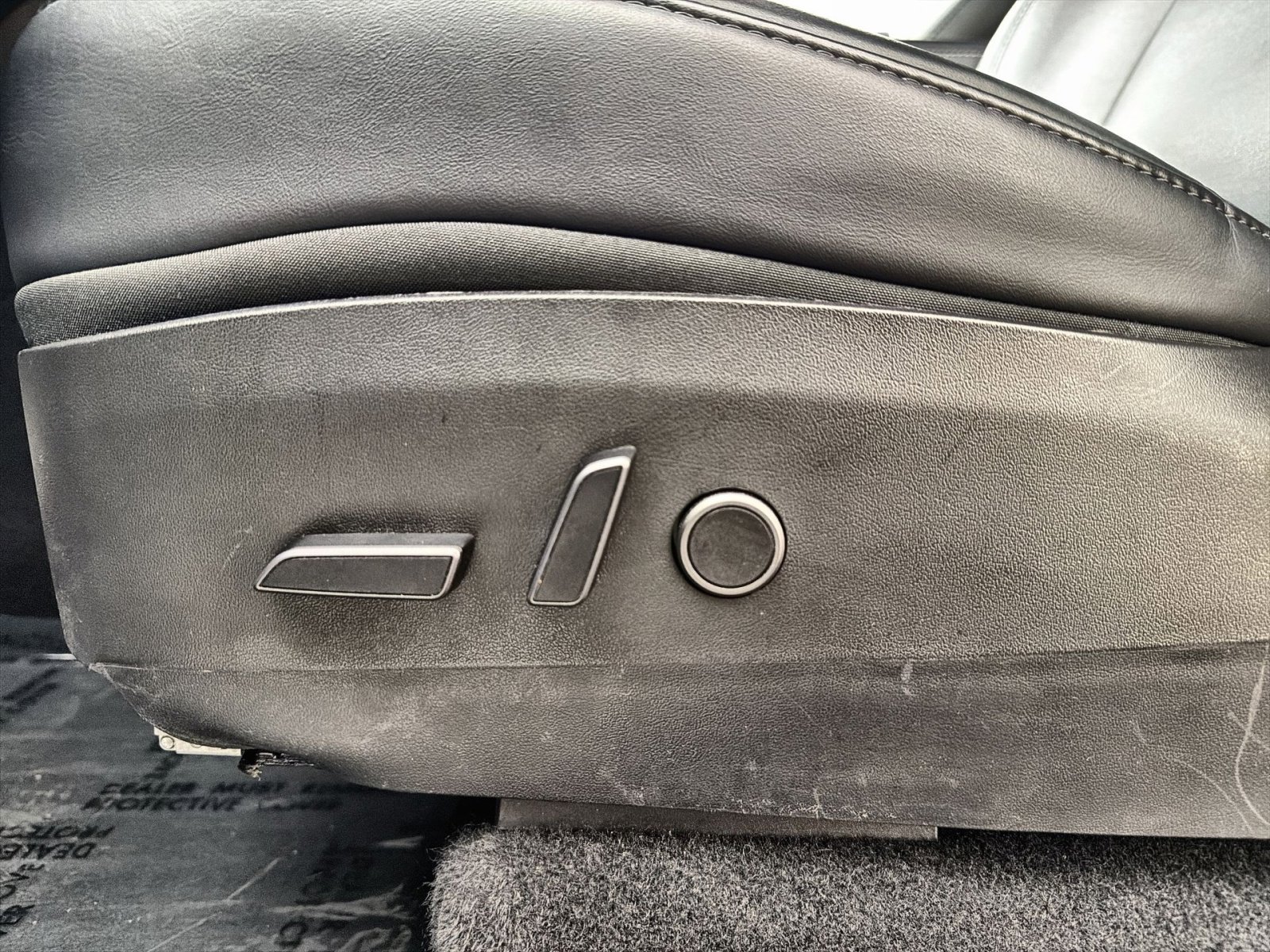 Used 2023 Tesla Model Y Performance image 14