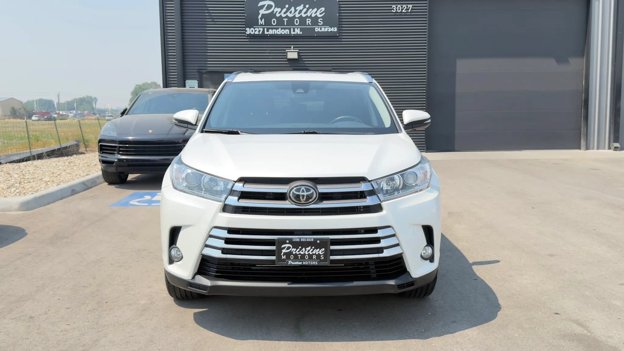 Used 2018 Toyota Highlander Limited AWD/4WD image 3