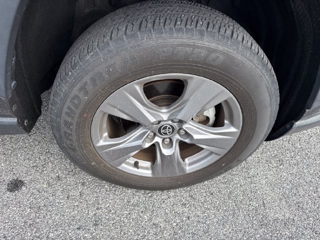 Used 2022 Toyota RAV4 XLE AWD/4WD image 9