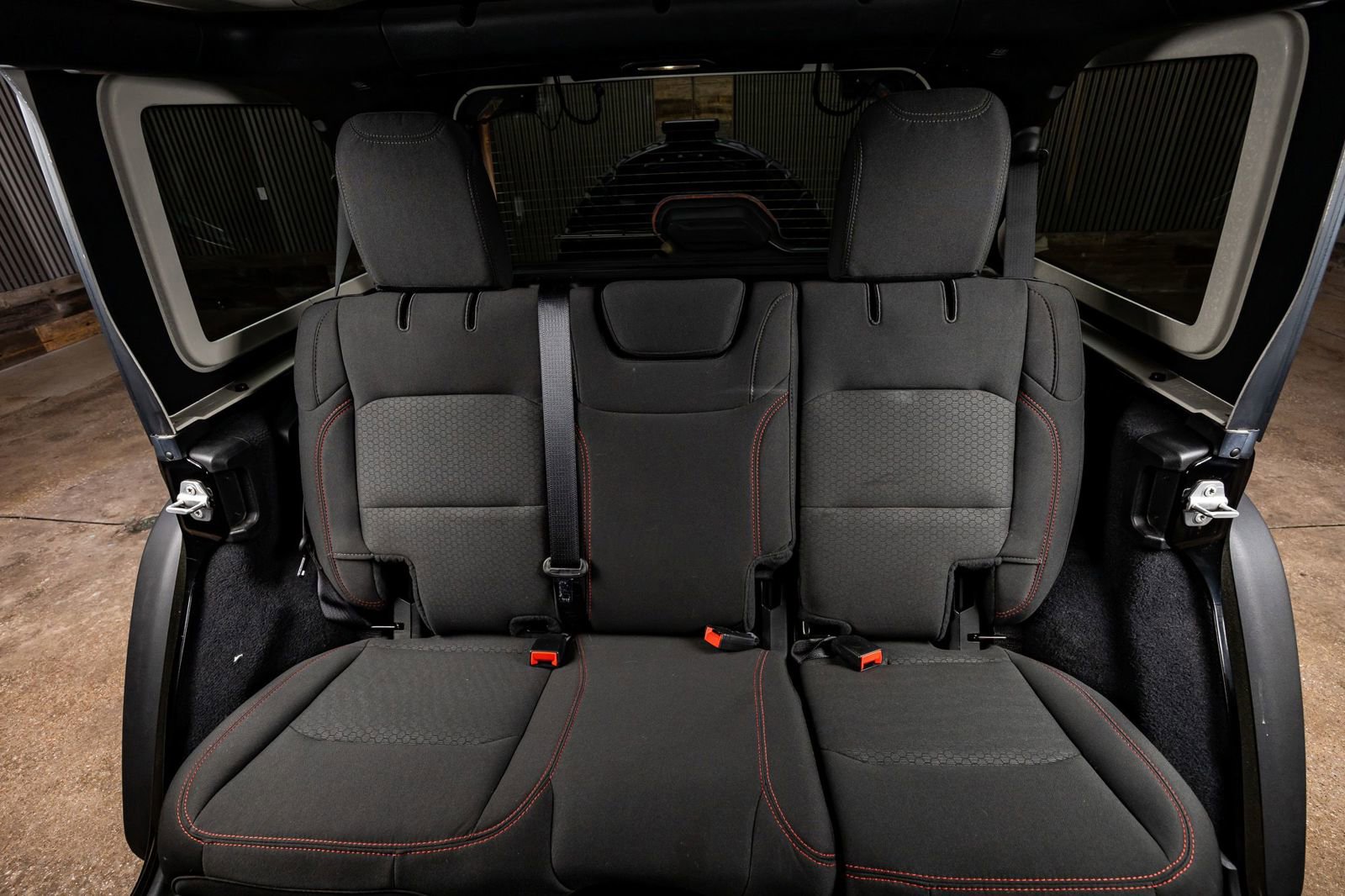 Used 2022 Jeep Wrangler Unlimited Rubicon AWD/4WD image 32