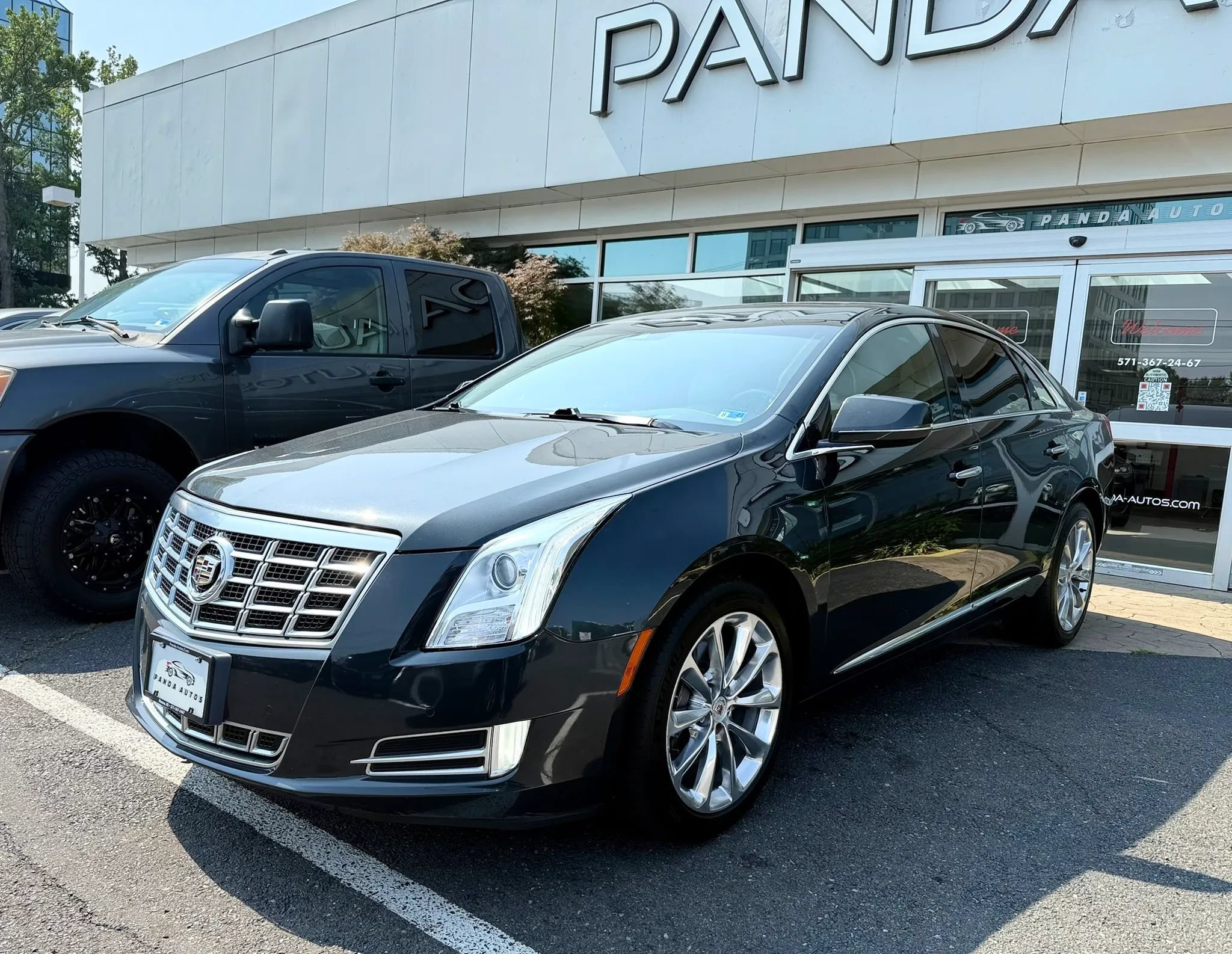 Used 2013 Cadillac XTS Luxury w/ Driver Awareness Package FWD image 3