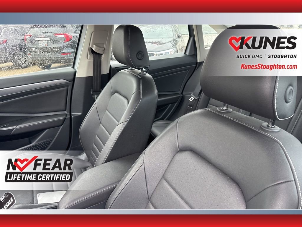 Used 2024 Volkswagen Jetta SE image 22