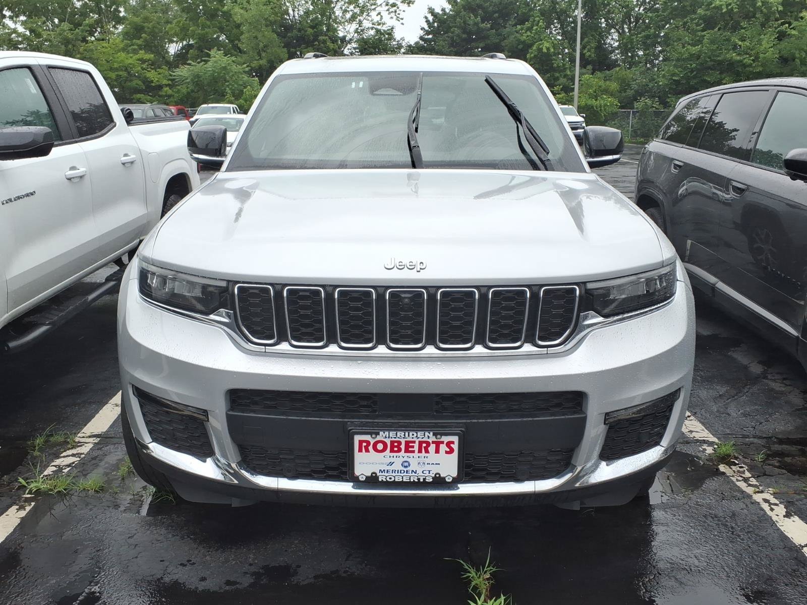 Used 2024 Jeep Grand Cherokee L Limited w/ Luxury Tech Group II AWD/4WD image 2